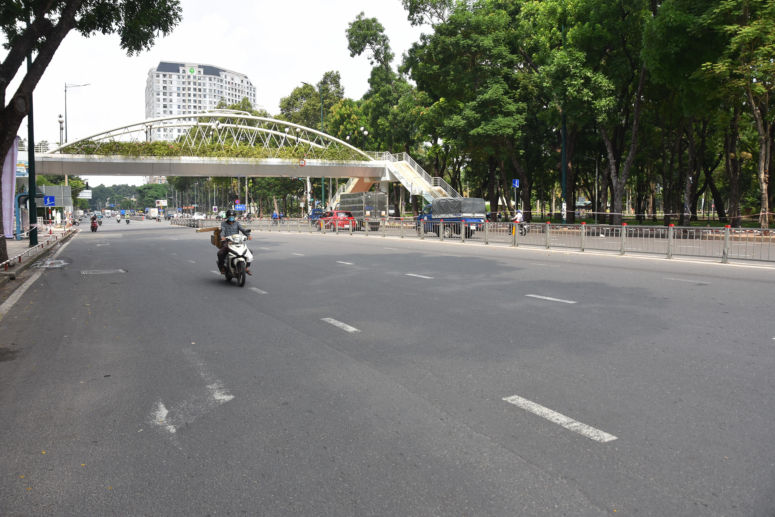 TP HCM: Các chốt kiểm soát ra vào Gò Vấp không còn ùn ứ - Ảnh 16.