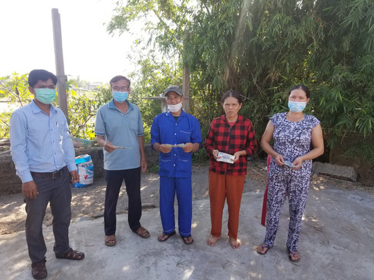 Nghệ sĩ Ho&agrave;i Linh trao 2,5 tỉ đồng hỗ trợ người d&acirc;n Quảng Ng&atilde;i - Ảnh 1.