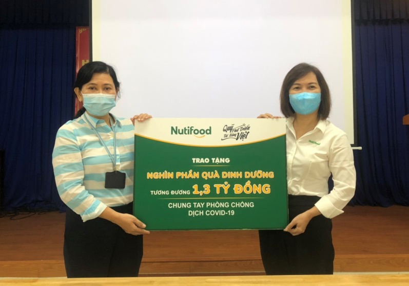 Nutifood và Ông Bầu trao tặng sản phẩm dinh dưỡng trị giá 1,3 tỉ đồng cho CBNV ngành y tế TP HCM