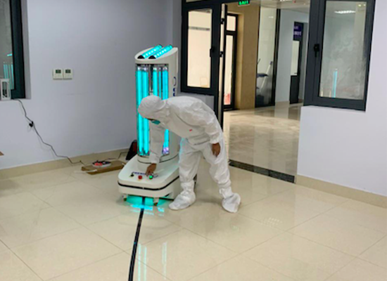 Robot khử khuẩn Phenikaa-X có mặt tại Bệnh viện dã chiến Bắc Giang - Ảnh 3.