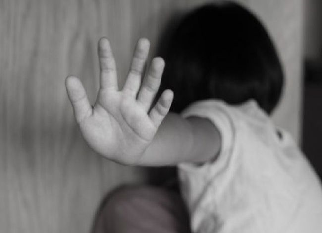 Rủ bé gái 11 tuổi đi thăm bẫy, gã hàng xóm hiện hình “yêu râu xanh”