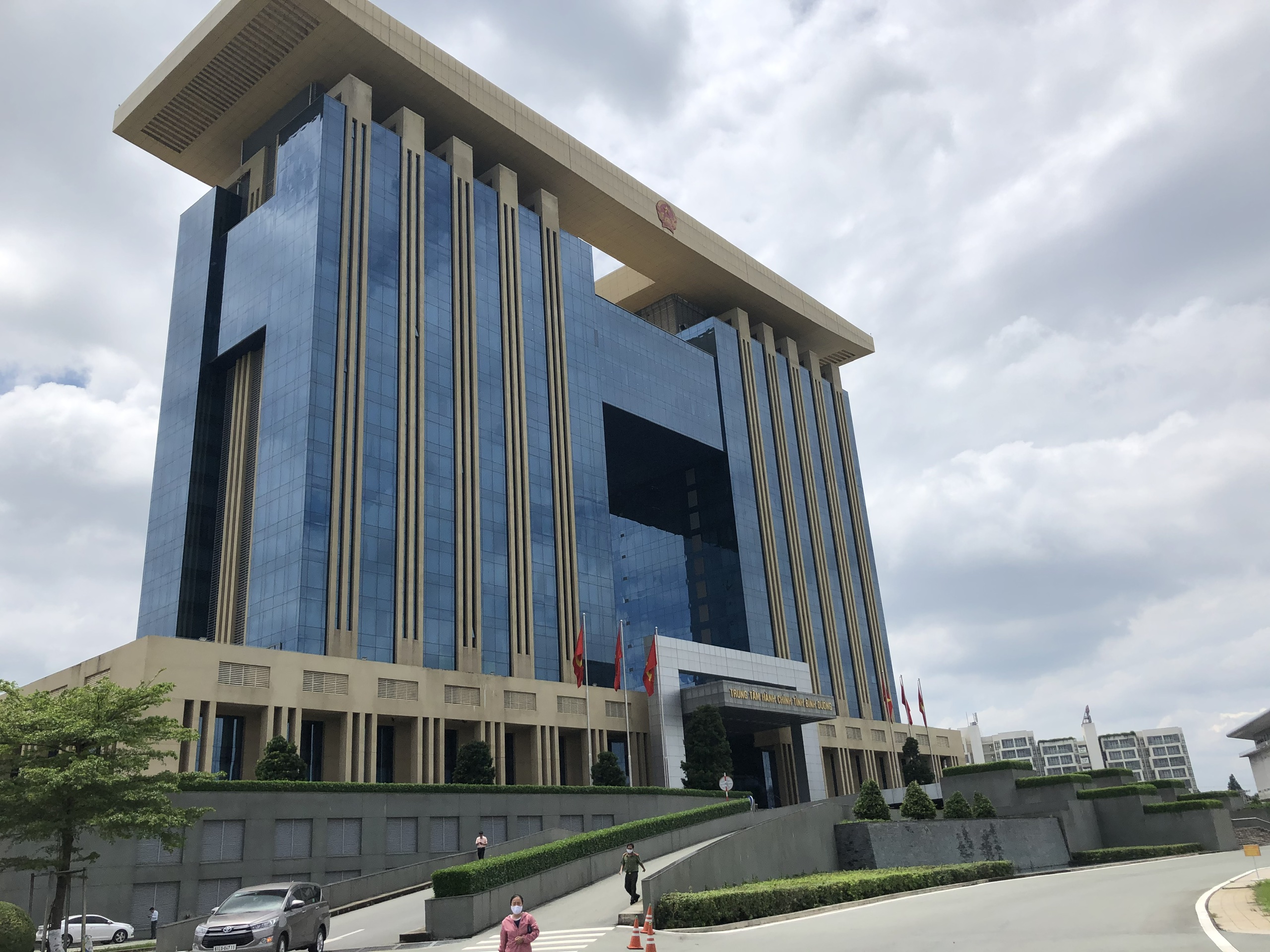 Khẩn cấp tạm ngưng giao dịch trực tiếp tại Trung tâm hành chính công tỉnh Bình Dương