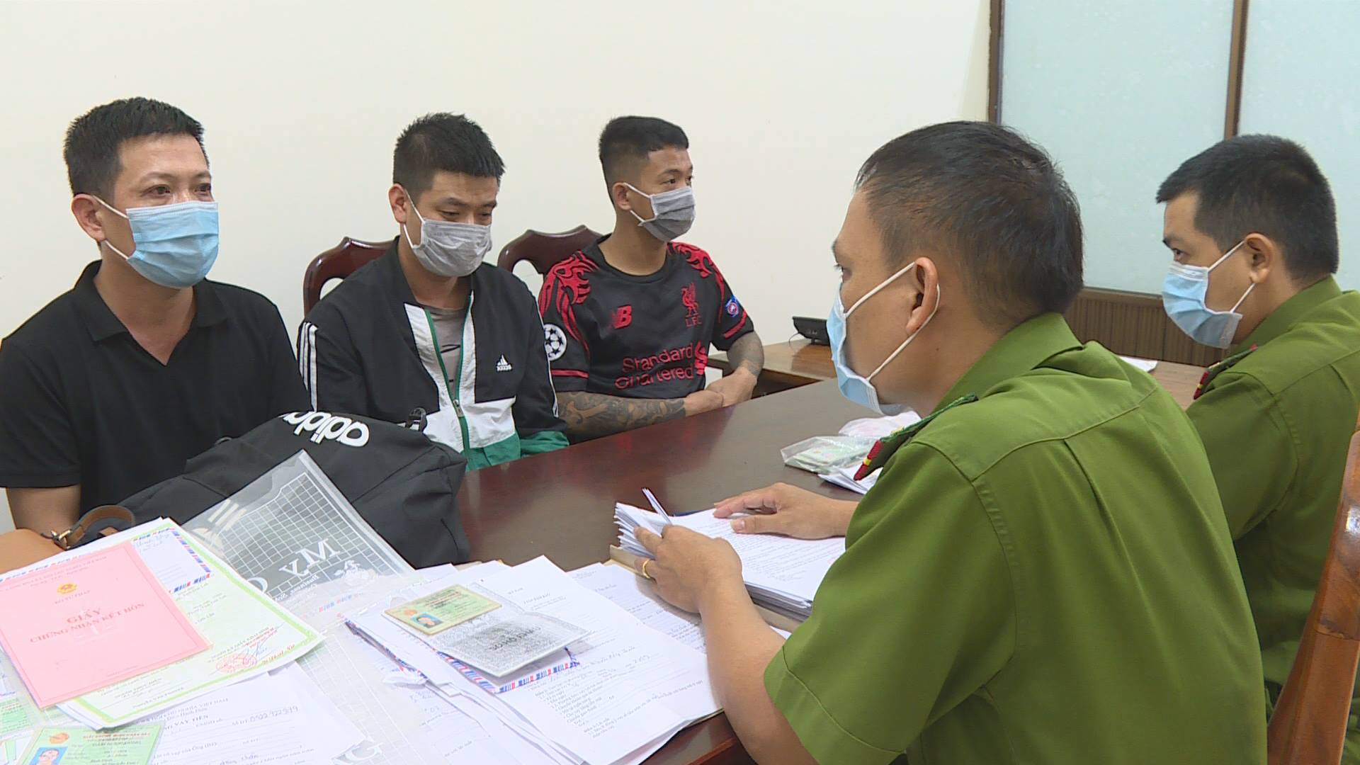 Bắt giữ nhóm đối tượng từ Hải Phòng vào tỉnh Đắk Lắk hành nghề "thất đức"