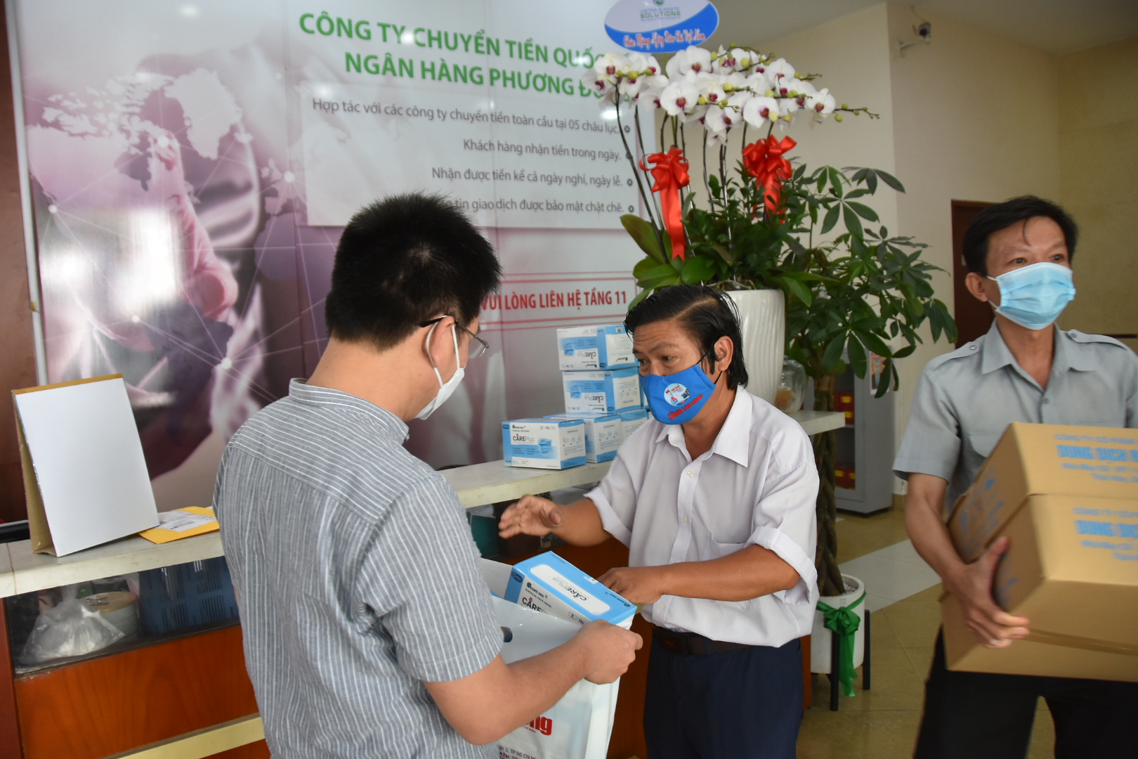 Đoàn thanh niên CSGT TP HCM tiếp sức tuyến đầu chống dịch Covid-19 - Ảnh 10.
