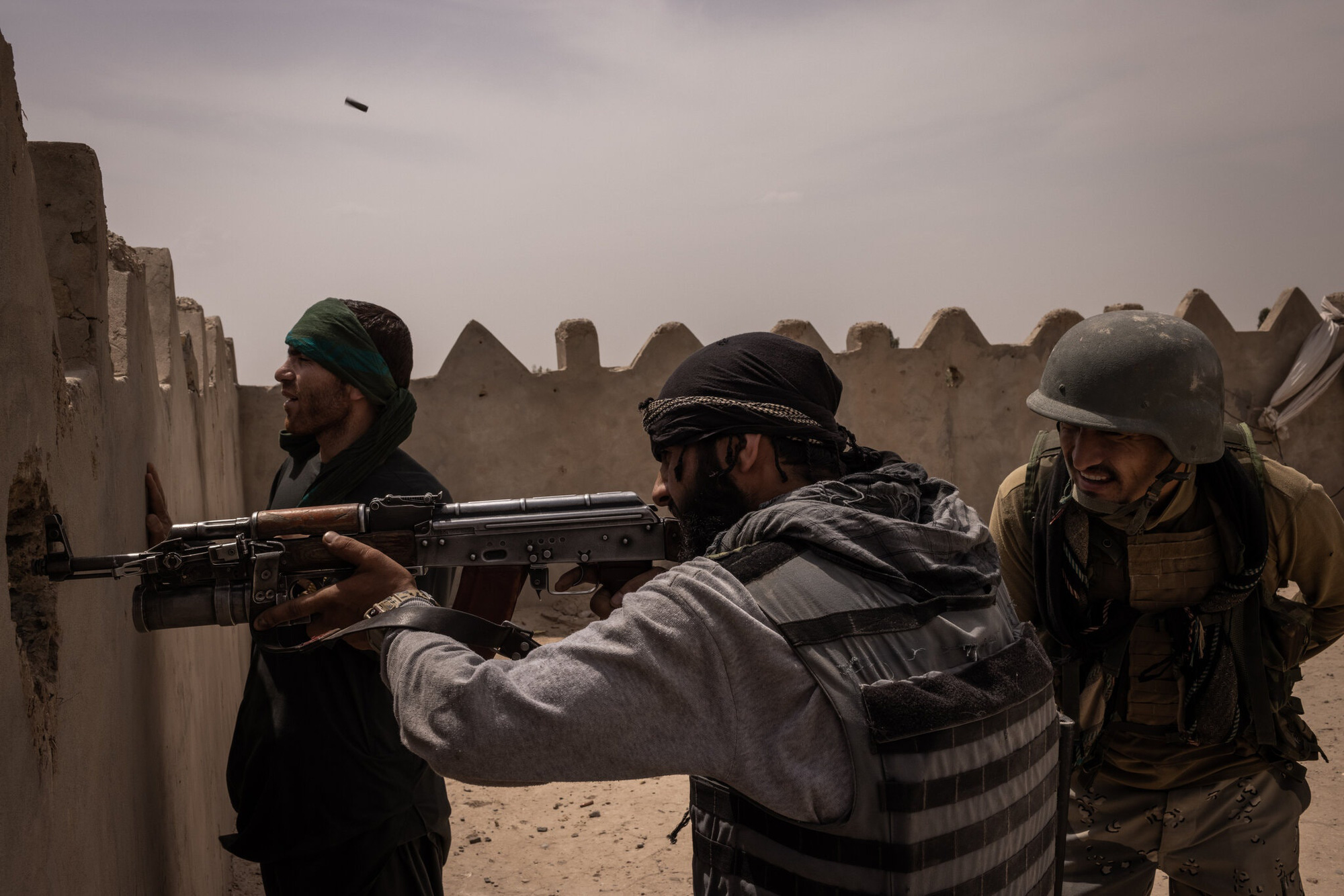 Mỹ rút, Taliban tràn vào các TP quan trọng của Afghanistan