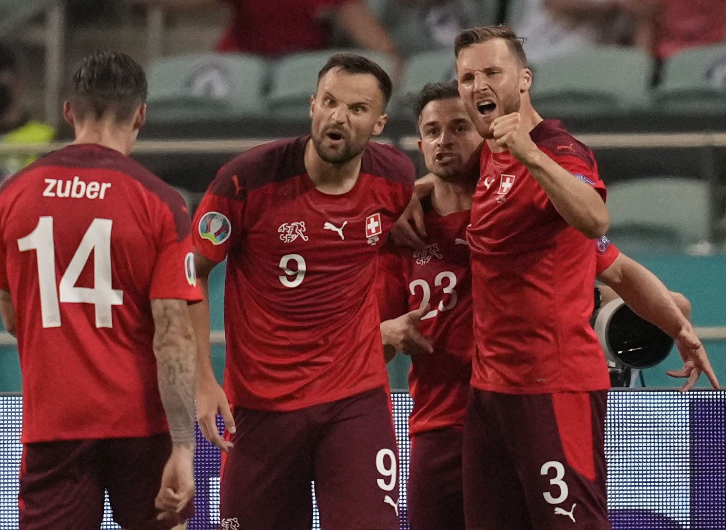 Ý dắt xứ Wales vào vòng 1/8, Thụy Sĩ thảnh thơi chờ vé vớt