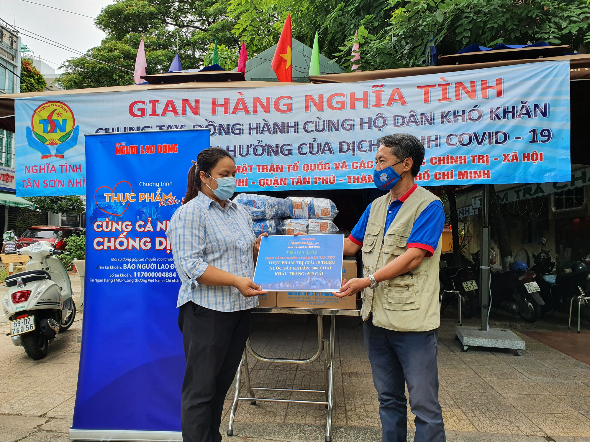 Chương trình Thực phẩm miễn phí cùng cả nước chống dịch” hỗ trợ điểm nóng bị phong tỏa - Ảnh 7.