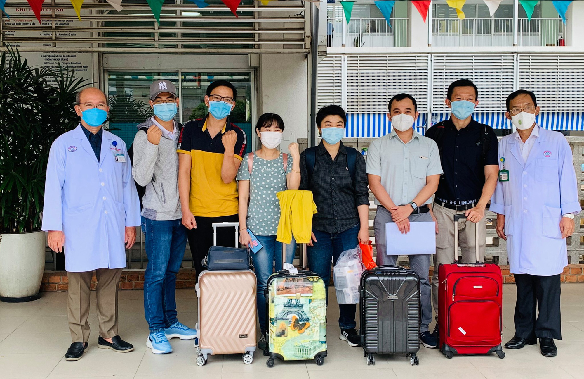 Đội phản ứng nhanh điều trị Covid-19 Bệnh viện Chợ Rẫy lại lên đường - Ảnh 1.