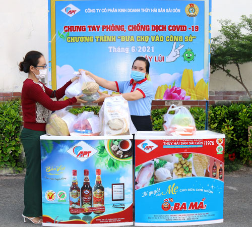 San sẻ gánh lo với công nhân mùa dịch