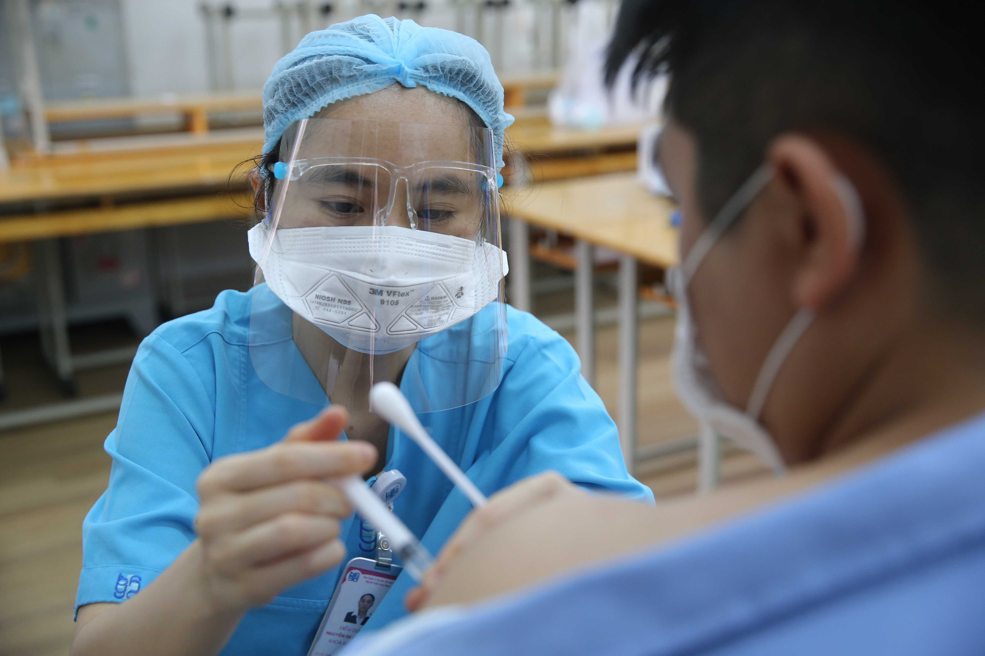 TP HCM tiêm đại trà vắc-xin Covid-19 cho nhiều đối tượng - Ảnh 7.