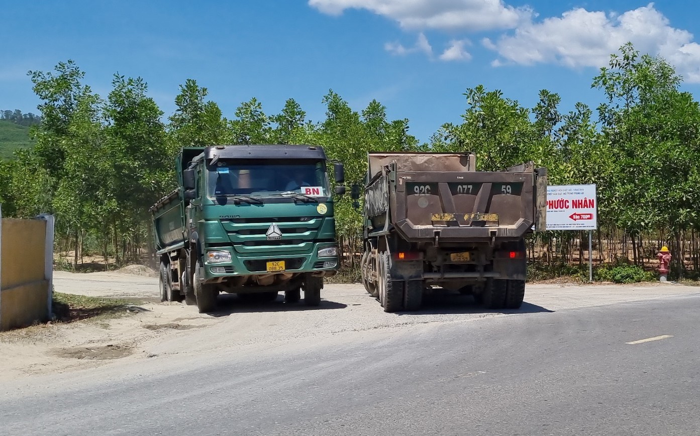 Đ&agrave; Nẵng: Xe qu&aacute; tải c&ocirc;ng khai lộng h&agrave;nh tr&ecirc;n đường cấm - Ảnh 5.