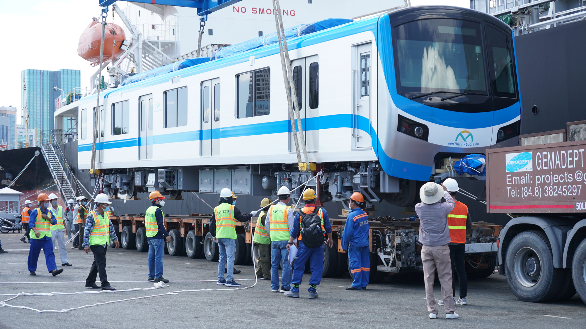 Cận cảnh đoàn tàu số 4 của metro số 1 đưa về depot Long Bình, TP Thủ Đức