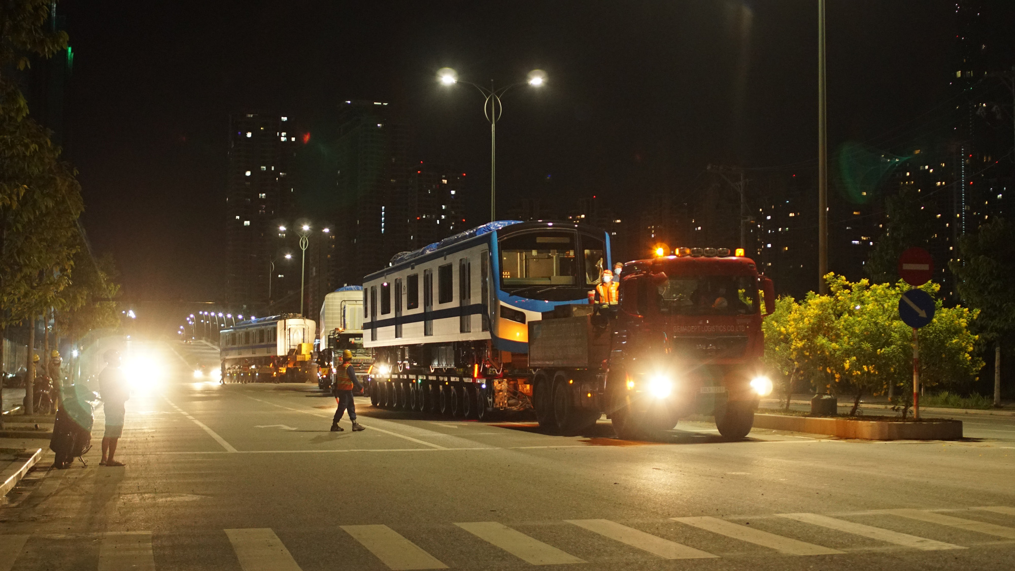 Cận cảnh đo&agrave;n t&agrave;u số 4 của metro số 1 đưa về depot Long B&igrave;nh, TP Thủ Đức - Ảnh 12.