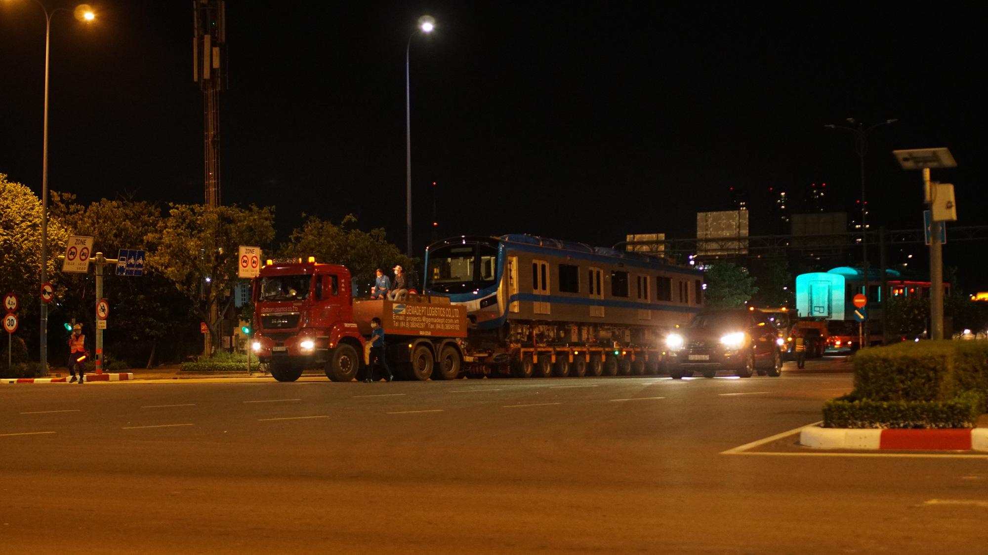 Cận cảnh đo&agrave;n t&agrave;u số 4 của metro số 1 đưa về depot Long B&igrave;nh, TP Thủ Đức - Ảnh 9.