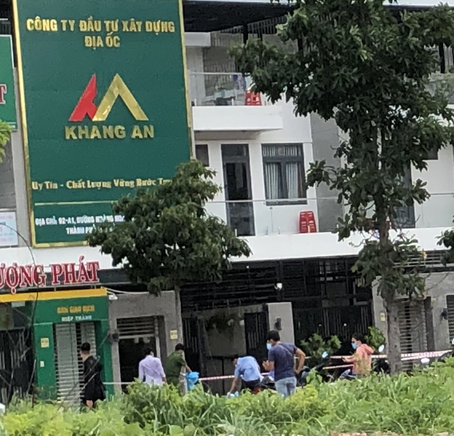 Hai người nằm chết trong trụ sở Công ty địa ốc Khang An