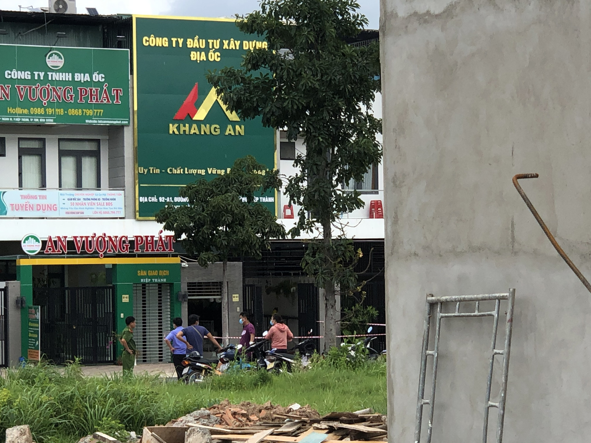 Hai người nằm chết trong trụ sở C&ocirc;ng ty địa ốc Khang An - Ảnh 1.