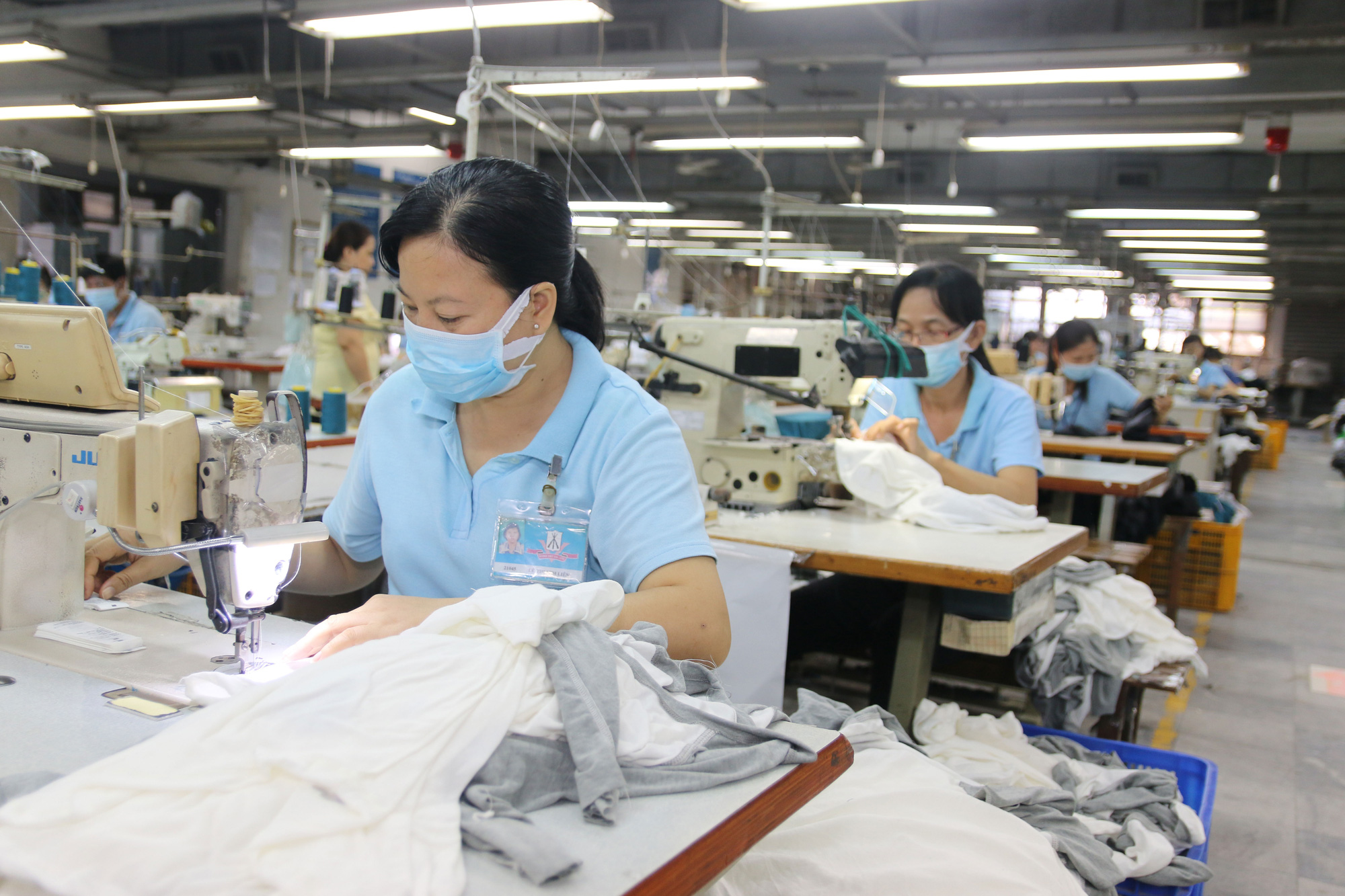Đề xuất giảm 50% mức hưởng nếu r&uacute;t bảo hiểm x&atilde; hội một lần: Tr&aacute;nh g&acirc;y sốc cho người lao động - Ảnh 1.