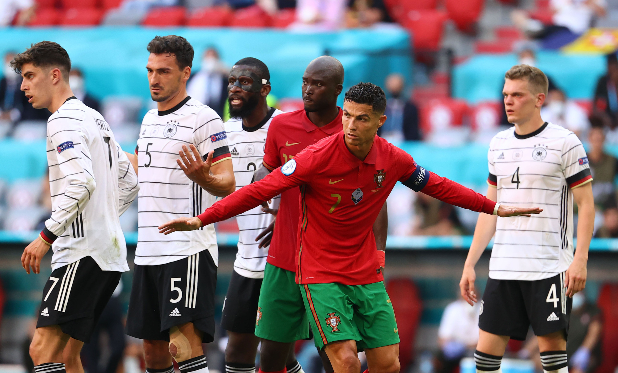 Lẽ nào Ronaldo cuốn gói!