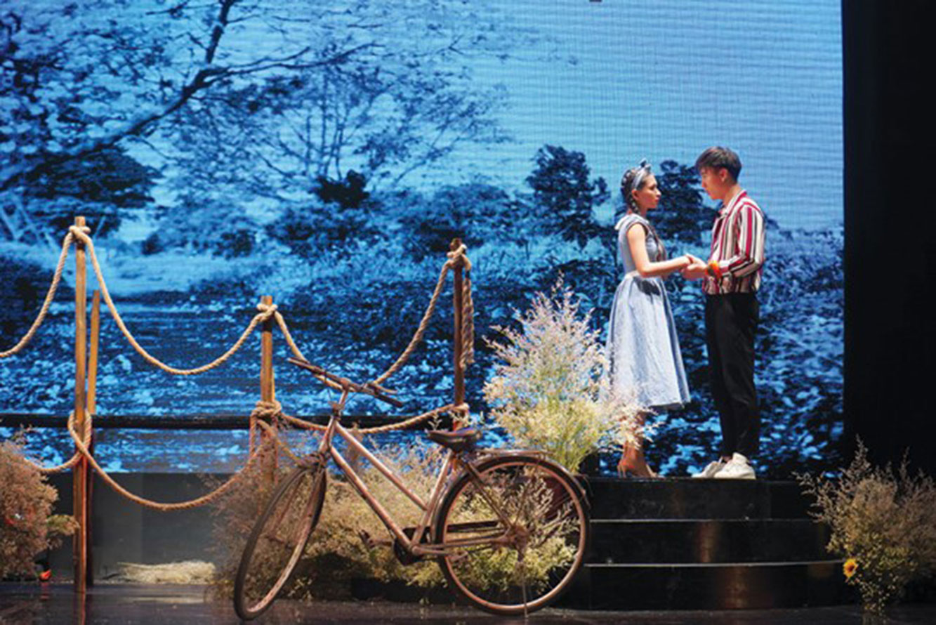 Công diễn vở kịch "Antigone"