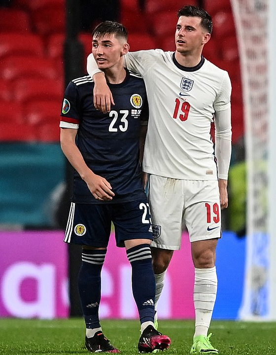Sao trẻ Scotland nhiễm Covid-19, hai tuyển thủ Anh hết cơ hội đ&aacute; Euro - Ảnh 3.