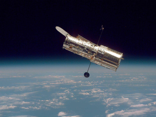 Kính viễn vọng không gian Hubble hư bí ẩn, NASA 3 lần sửa không thành công - Ảnh 1.