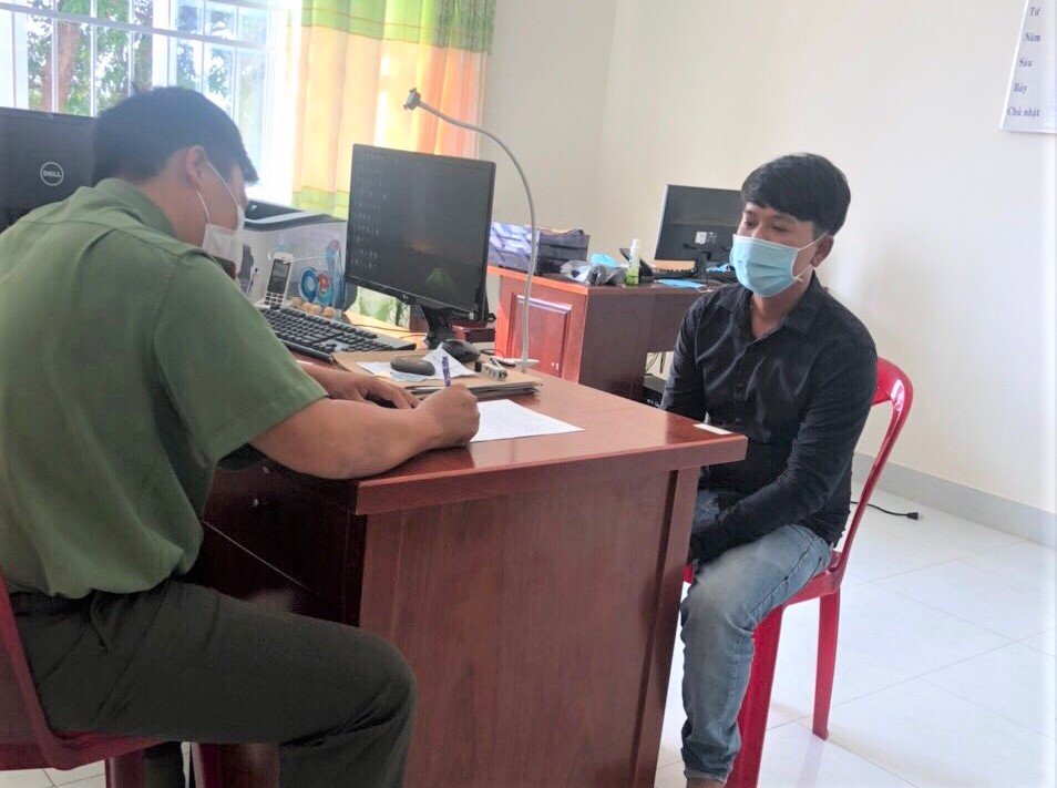 Đăng facebook "Cô Vy với dương tính tới rồi", nam thanh niên bị phạt 5 triệu đồng