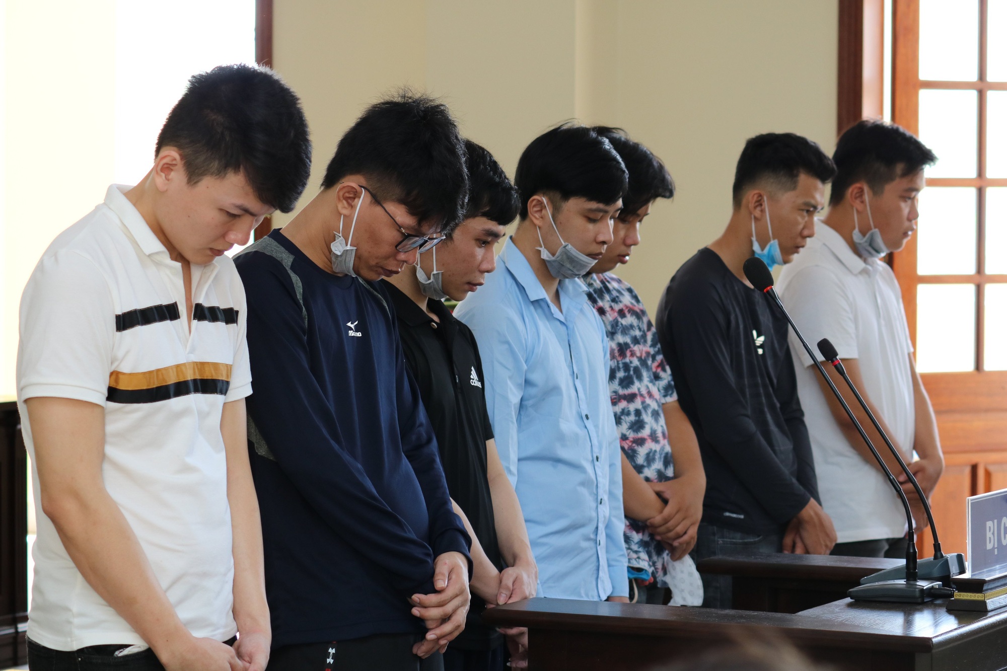 Vừa tốt nghiệp đại học, g&atilde; trai l&ecirc;n Youtube học c&aacute;ch l&agrave;m tiền giả rồi v&agrave;o t&ugrave; - Ảnh 1.