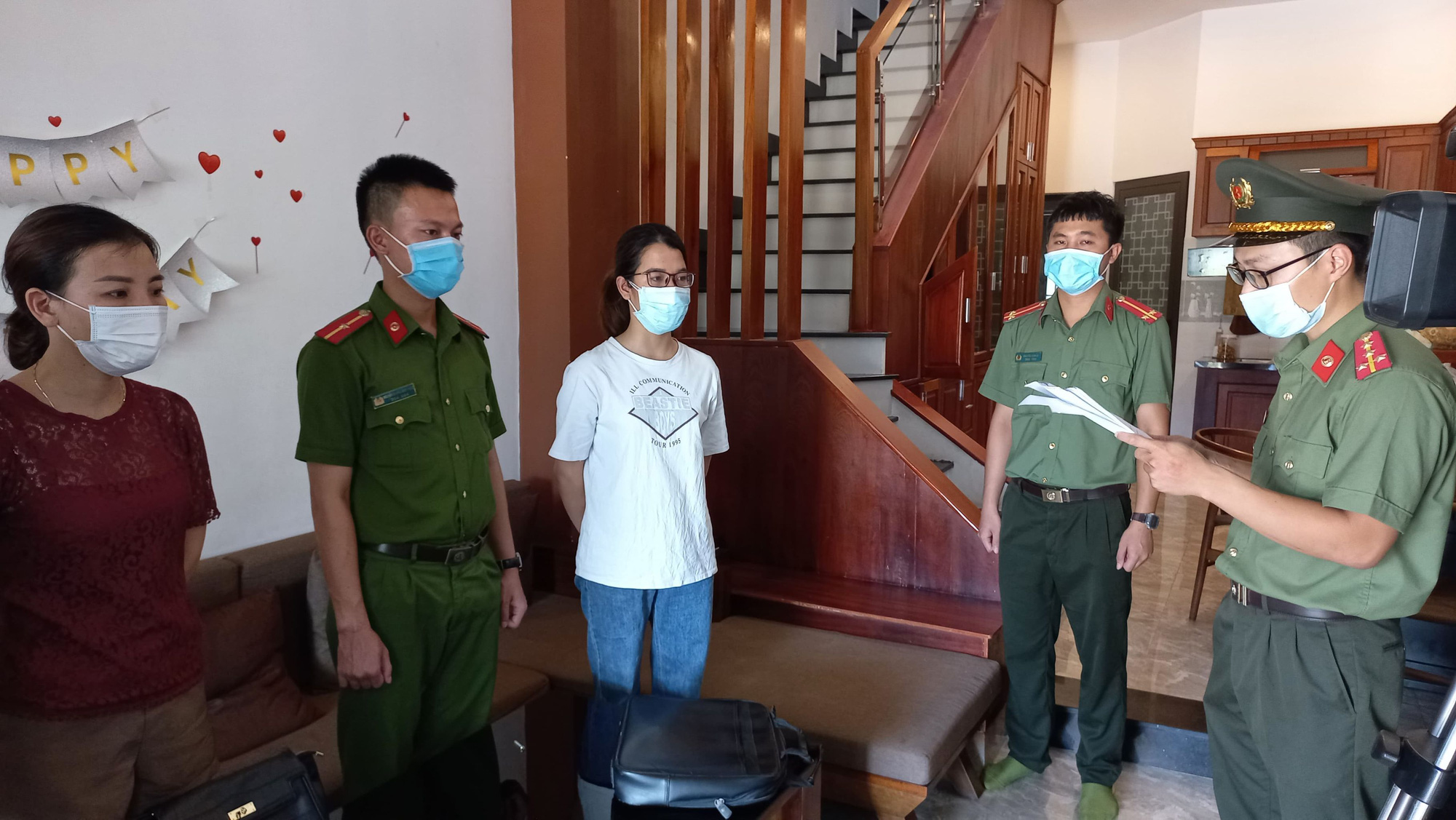Phiên dịch viên tiếng Trung bị bắt vì tiếp tay chuyên gia “dỏm” nhập cảnh trái phép