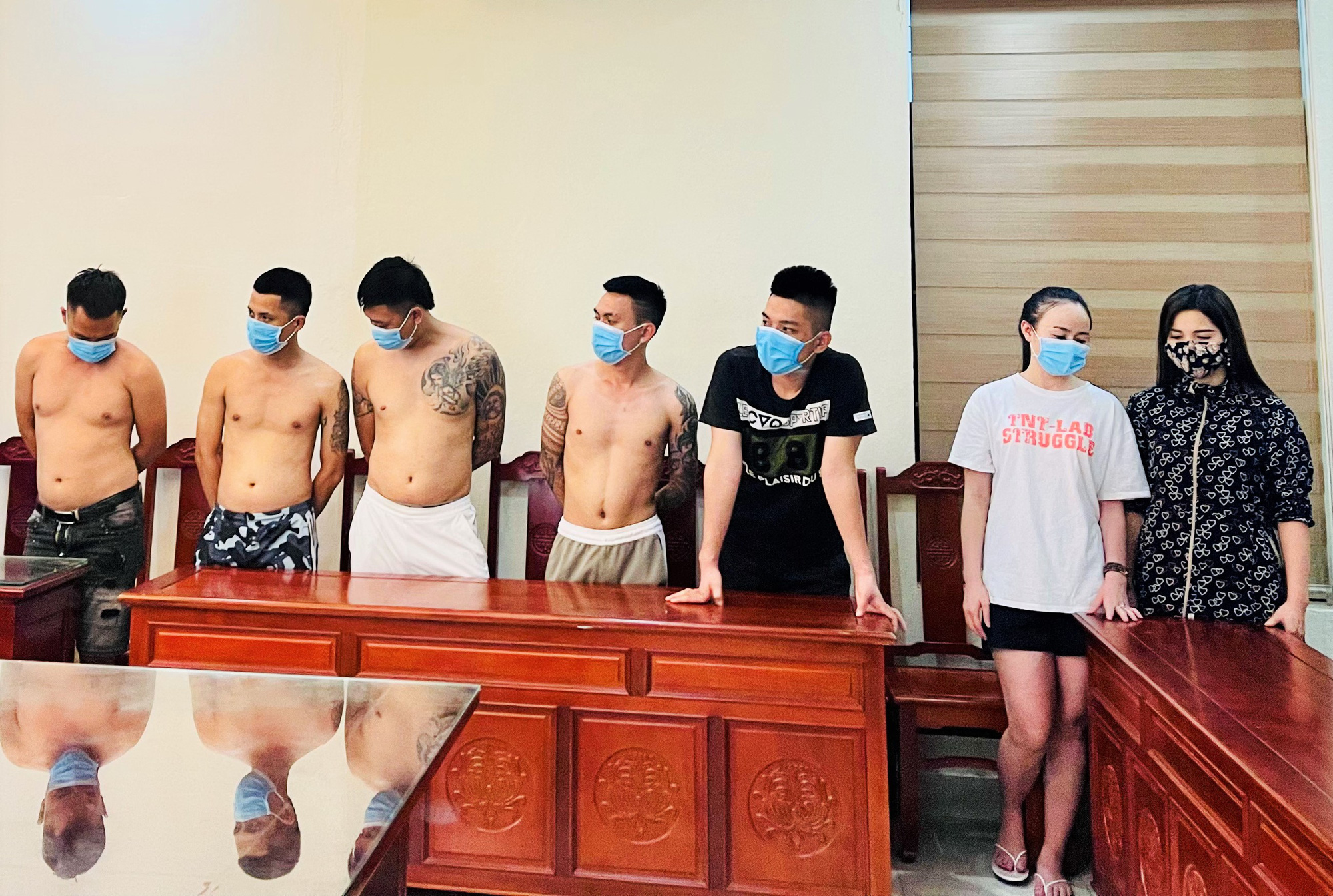 Thuê khách sạn mở "tiệc" ma túy chiêu đãi đàn em sắp ra hầu tòa
