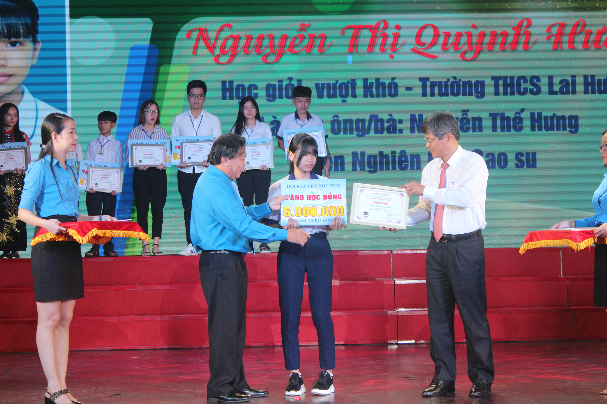 Chăm lo con công nhân vượt khó, học giỏi