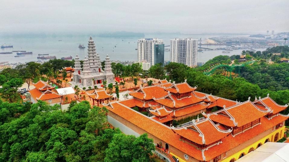 Lạc bước trong không gian thiền tịnh bên vịnh Hạ Long
