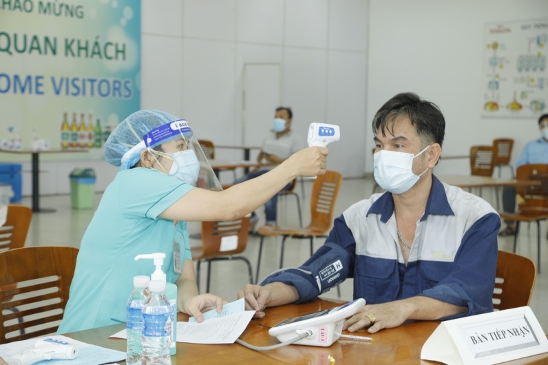 500 công nhân nhà máy bia Sài Gòn ở Củ Chi được tiêm vaccine phòng Covid-19
