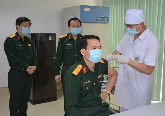 Thứ trưởng Quốc ph&ograve;ng l&agrave; Ph&oacute; Trưởng ban thường trực chỉ đạo chiến dịch ti&ecirc;m vắc-xin Covid-19 - Ảnh 1.