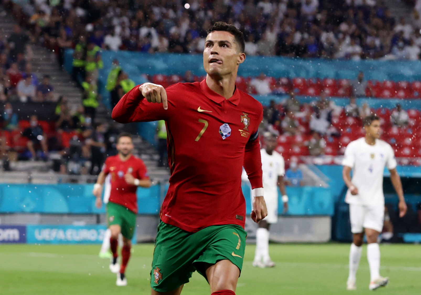 Ronaldo lập 3 kỷ lục, Bồ Đào Nha vào vòng 1/8 Euro 2020 chạm trán Bỉ