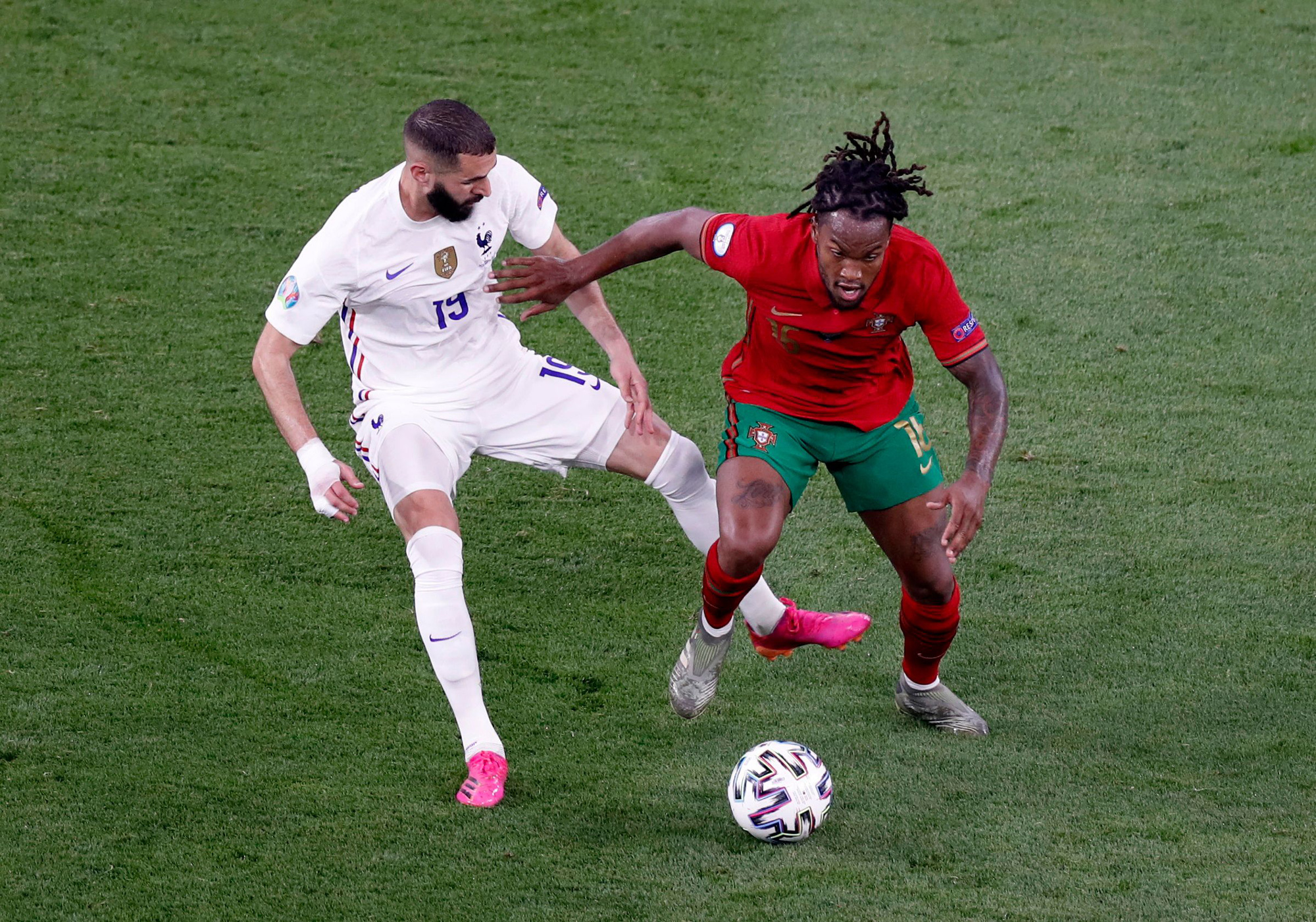 Ronaldo lập 3 kỷ lục, Bồ Đ&agrave;o Nha v&agrave;o v&ograve;ng 1/8 Euro 2020 chạm tr&aacute;n Bỉ - Ảnh 3.