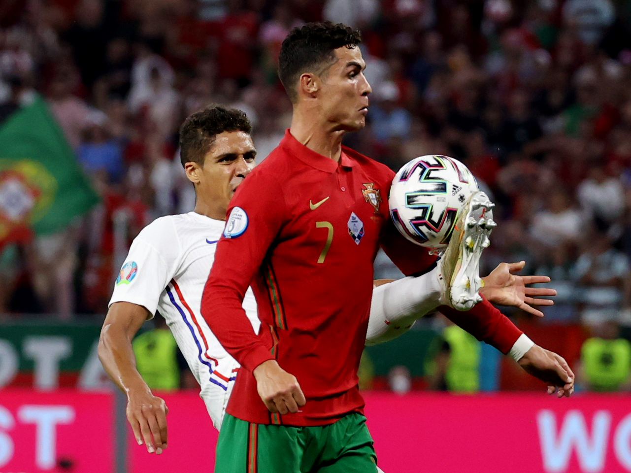 Ronaldo lập 3 kỷ lục, Bồ Đ&agrave;o Nha v&agrave;o v&ograve;ng 1/8 Euro 2020 chạm tr&aacute;n Bỉ - Ảnh 6.