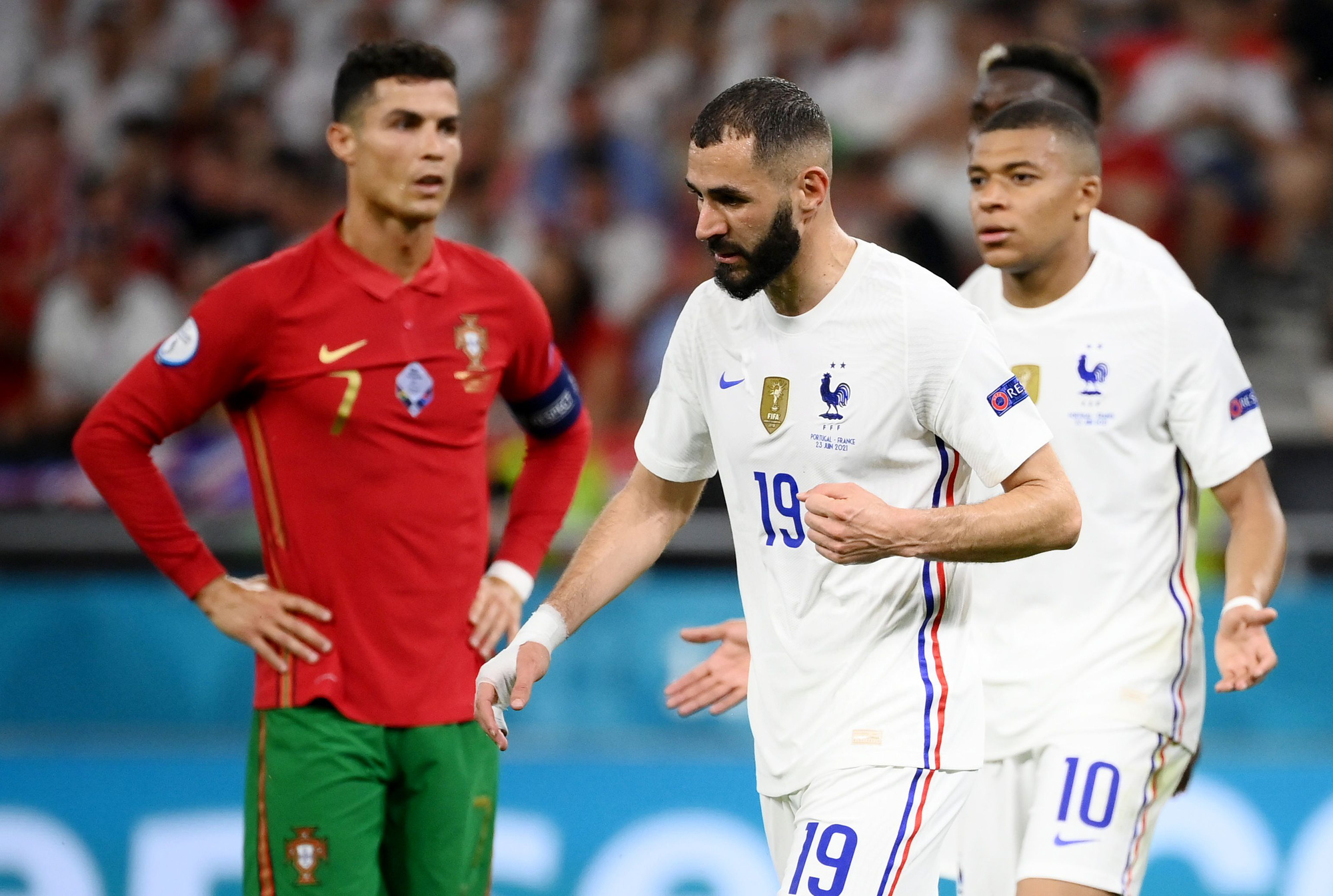 Ronaldo lập 3 kỷ lục, Bồ Đ&agrave;o Nha v&agrave;o v&ograve;ng 1/8 Euro 2020 chạm tr&aacute;n Bỉ - Ảnh 4.
