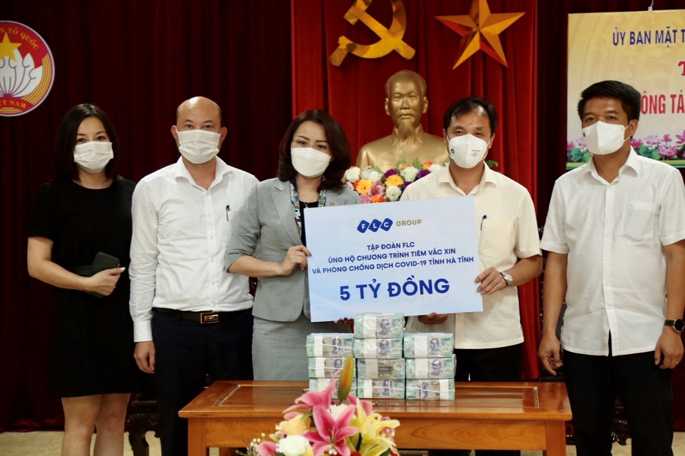 Chung tay chống dịch Covid-19, FLC ủng hộ Hà Tĩnh 5 tỉ đồng - Ảnh 1.