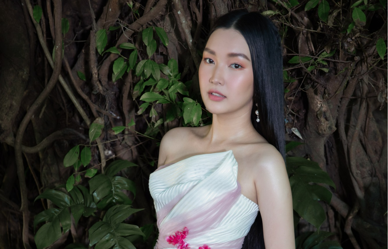 “Nàng thơ xứ Huế” Ngọc Trân đốn tim người hâm mộ với vẻ đẹp dịu dàng