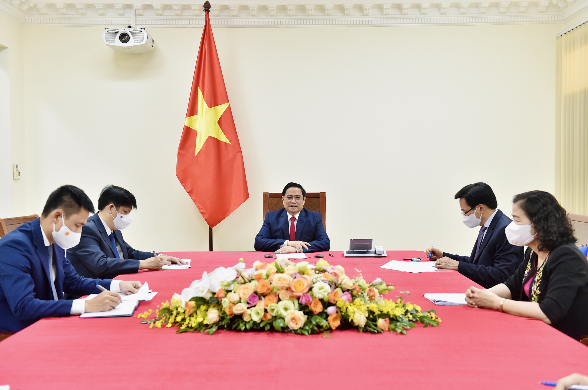 Thủ tướng đề nghị WHO ưu ti&ecirc;n Việt Nam sớm nhận l&ocirc; vắc-xin tiếp theo - Ảnh 2.