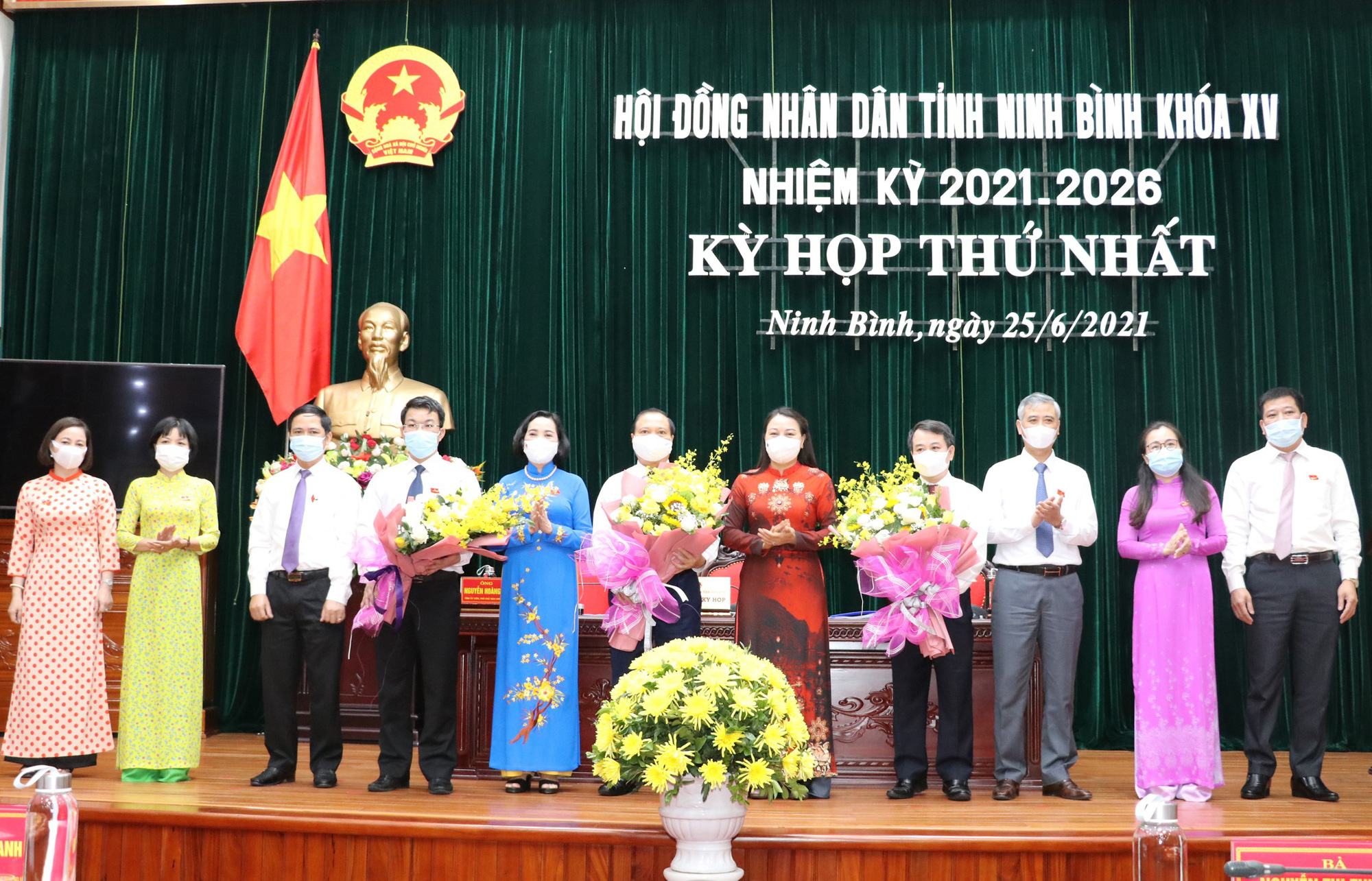 Ph&oacute; b&iacute; thư Thường trực Tỉnh ủy Ninh B&igrave;nh t&aacute;i đắc cử Chủ tịch HĐND tỉnh - Ảnh 3.
