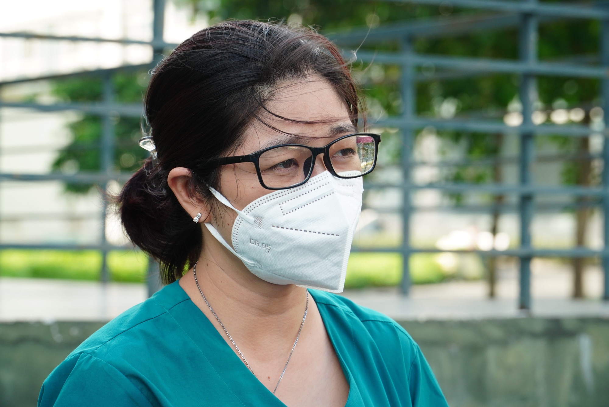 Gặp những chiến binh áo trắng thầm lặng chống dịch - Ảnh 2.