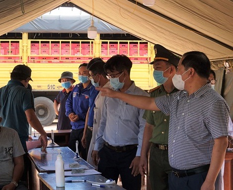 Chủ tịch Bình Định yêu cầu test nhanh Covid-19 những tài xế vào địa phương giao nhận hàng