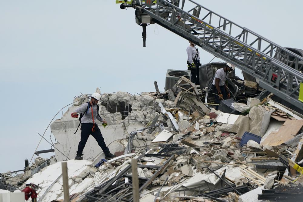 Vụ sập tòa nhà 12 tầng ở Mỹ: Còn 99 người mất tích