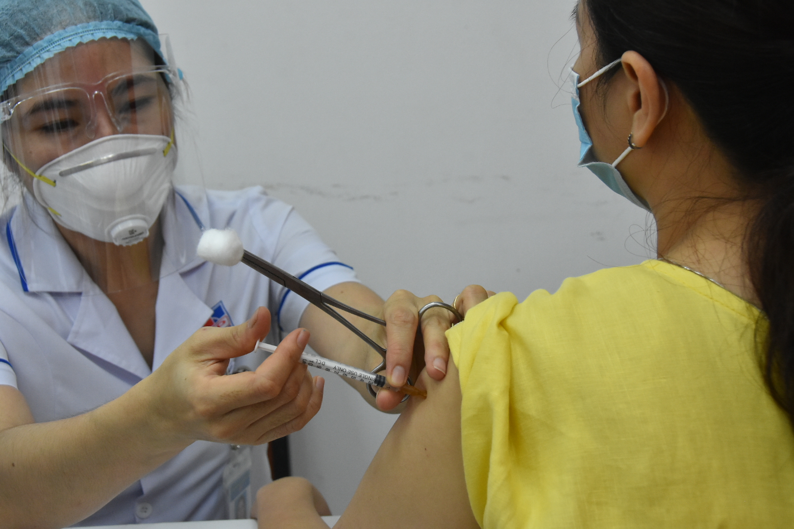 Người trên 65 tuổi tại TP HCM tạm thời chưa tiêm vắc-xin ngừa Covid-19