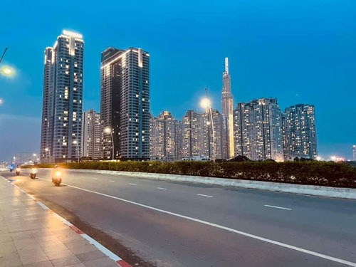 Thành phố mình rực rỡ - Ảnh 1.