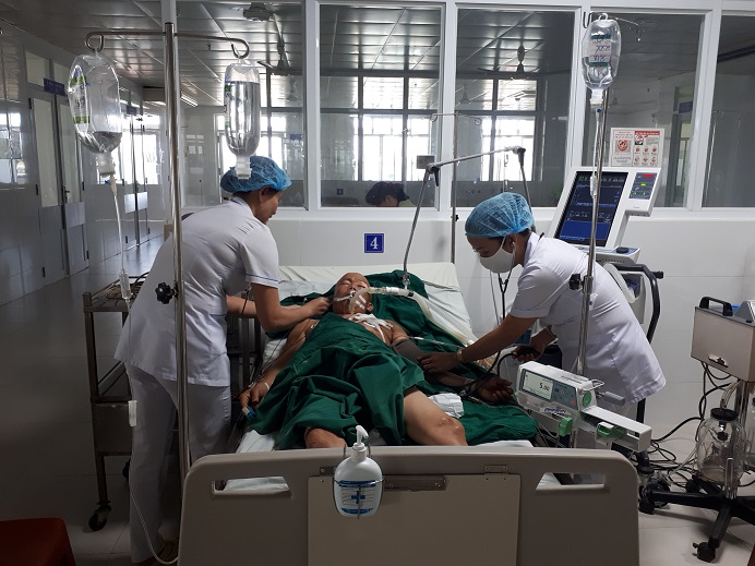 Mang hung khí đến nhà người khác “thách đấu”, một thanh niên bị chém chết