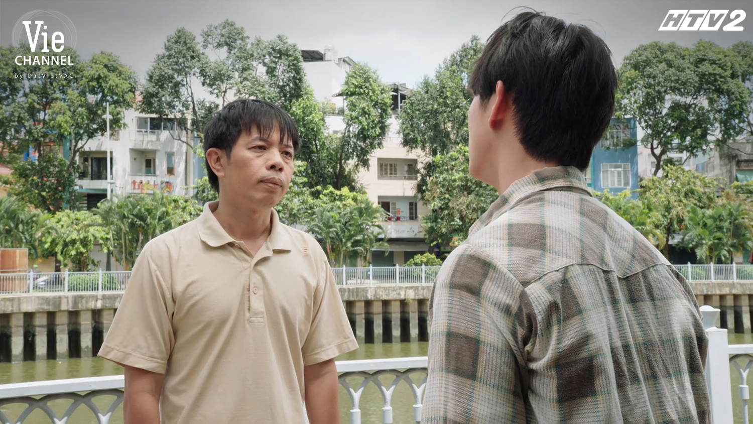 Bị chê bai, “Cây táo nở hoa” vẫn phá kỷ lục lượt xem - Ảnh 1.