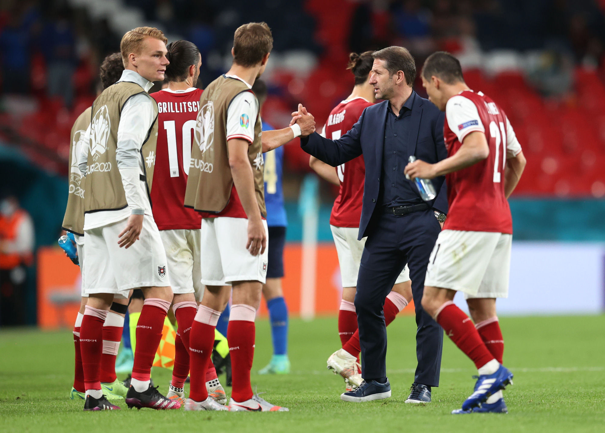 Tuyển &Yacute; v&agrave;o tứ kết Euro 2020 nhờ hai si&ecirc;u phẩm b&agrave;n thắng - Ảnh 7.