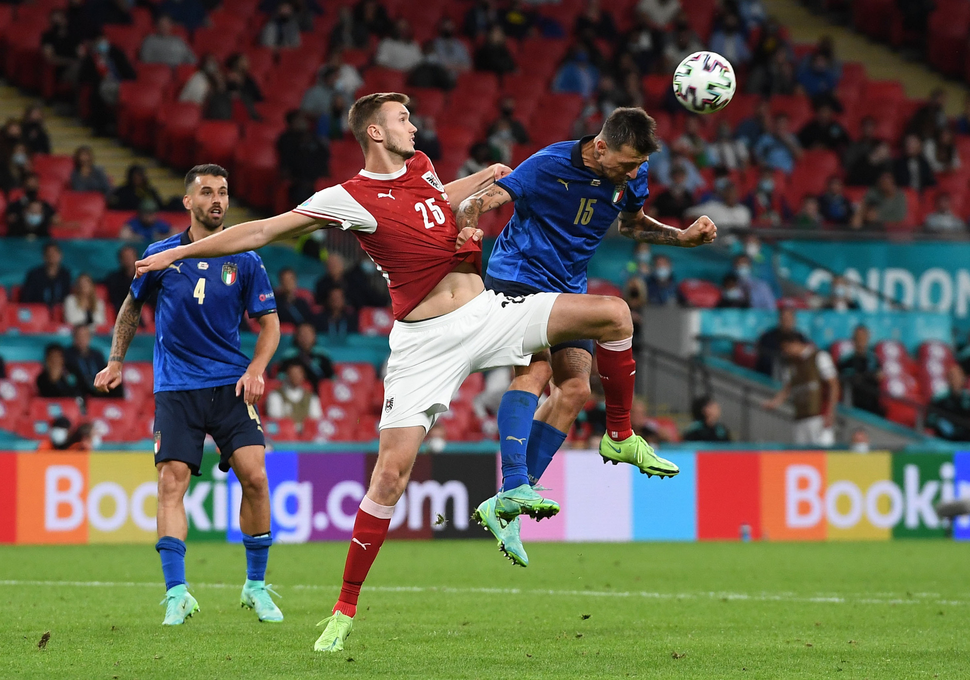 Tuyển &Yacute; v&agrave;o tứ kết Euro 2020 nhờ hai si&ecirc;u phẩm b&agrave;n thắng - Ảnh 3.